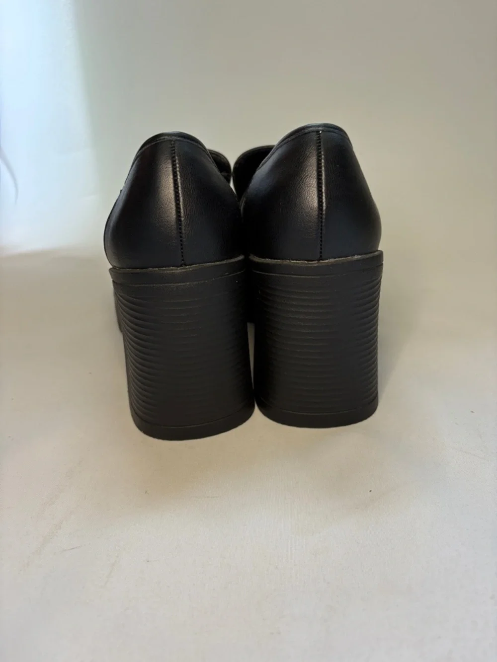 Rouge Helium Black Platform Loafer Pumps with Gold‎ Accent Size 10